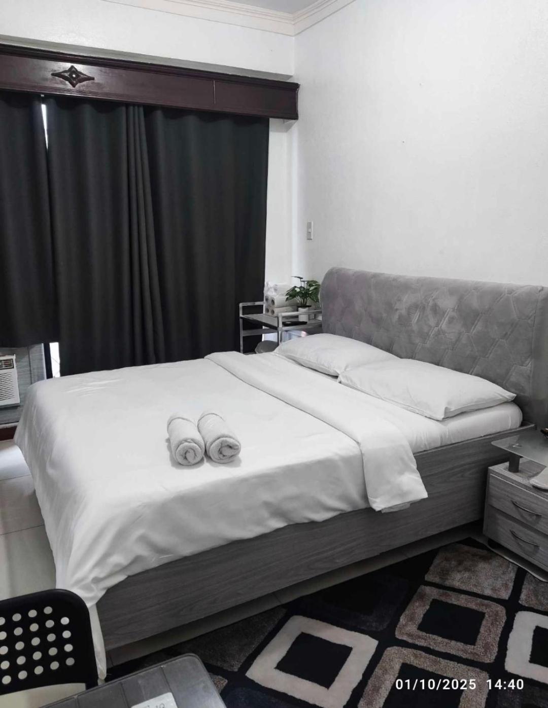 Citadel Inn Makati City Екстер'єр фото