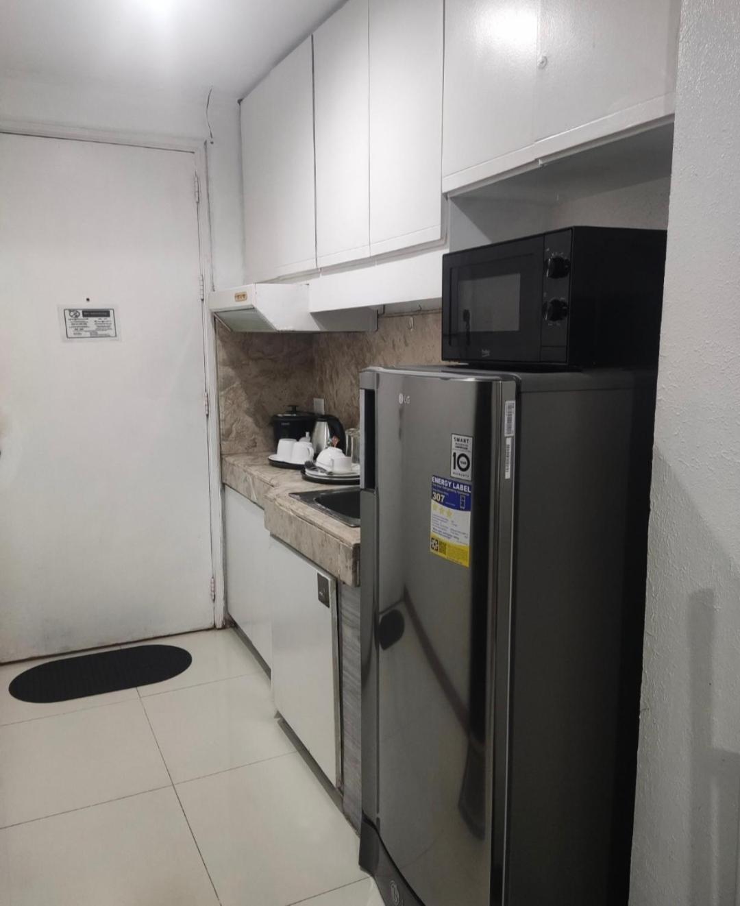 Citadel Inn Makati City Екстер'єр фото
